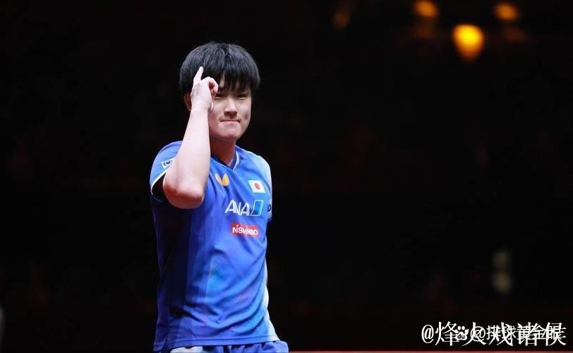 张本智和跪地捂脸庆祝!现场造型独特为教练儿子庆生,多次致敬樊振东 张本智和跪地捂脸庆祝!现场造型独特为教练儿子庆生,多次致敬樊振东